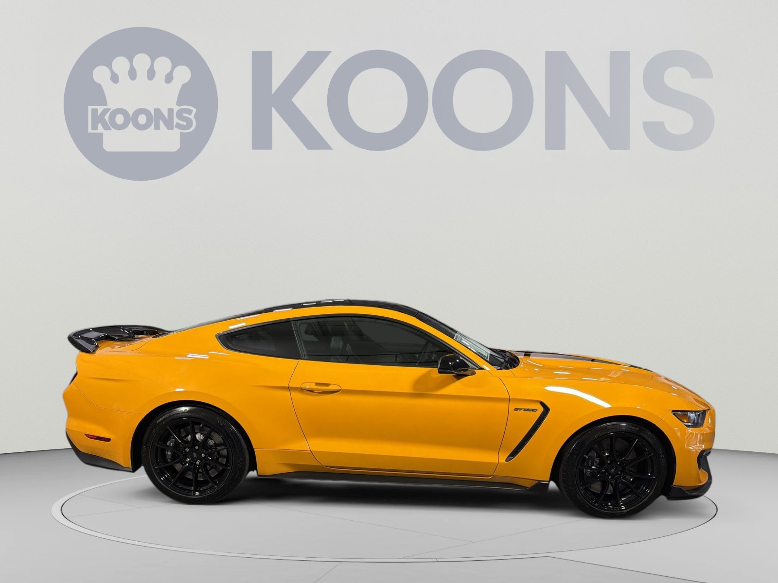 Used 2019 Ford Mustang Shelby GT350 w/ Technology Package RWD image 8