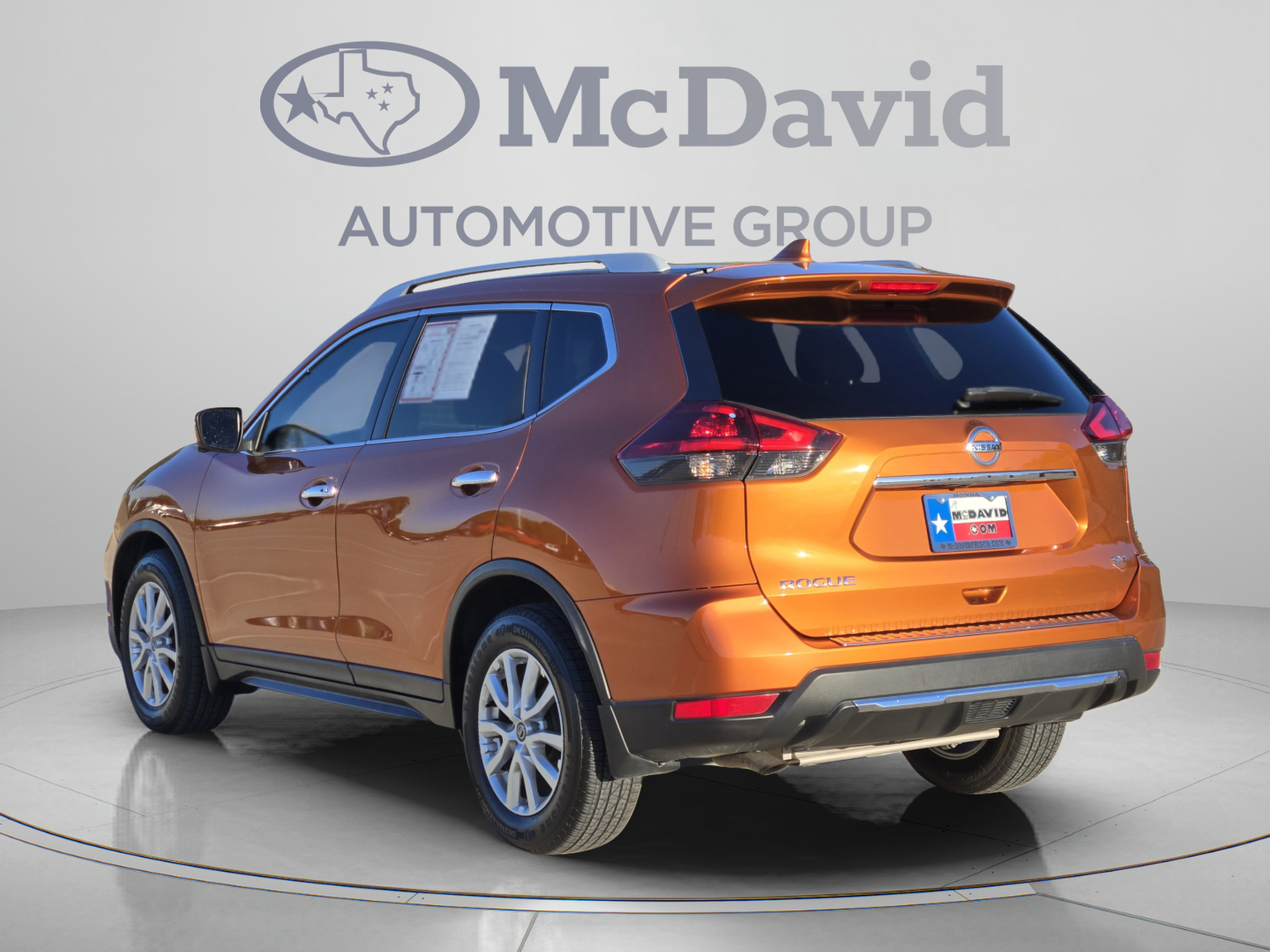 Used 2018 Nissan Rogue SV w/ Premium Package FWD image 4