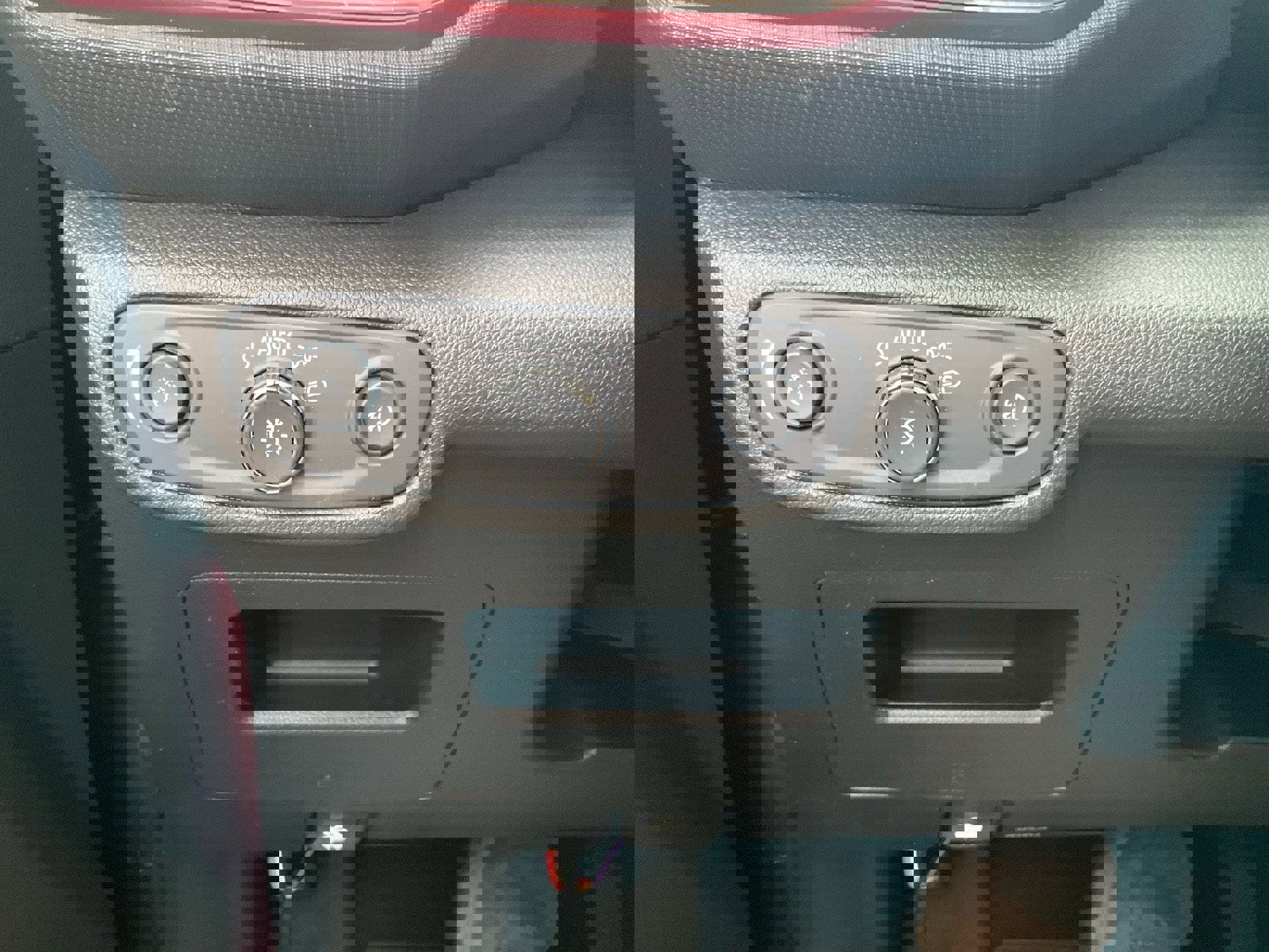 Used 2021 Chevrolet TrailBlazer RS w/ Sun and Liftgate Package image 17