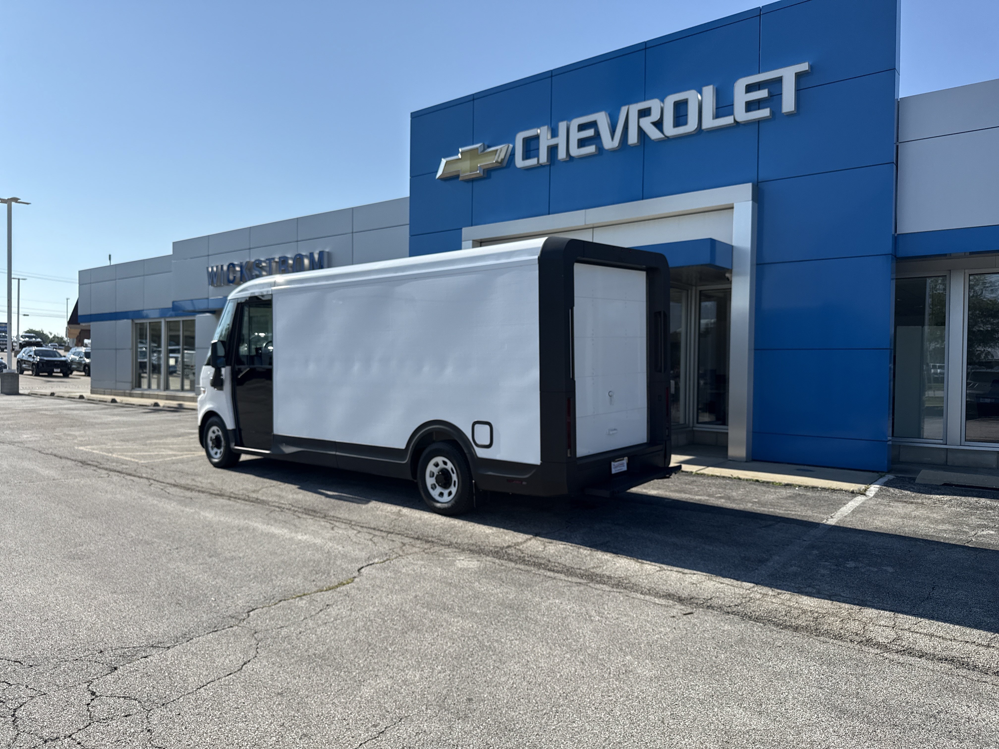 Used 2024 Chevrolet Brightdrop 600 w/ Battery Pack, Max Range AWD/4WD image 8