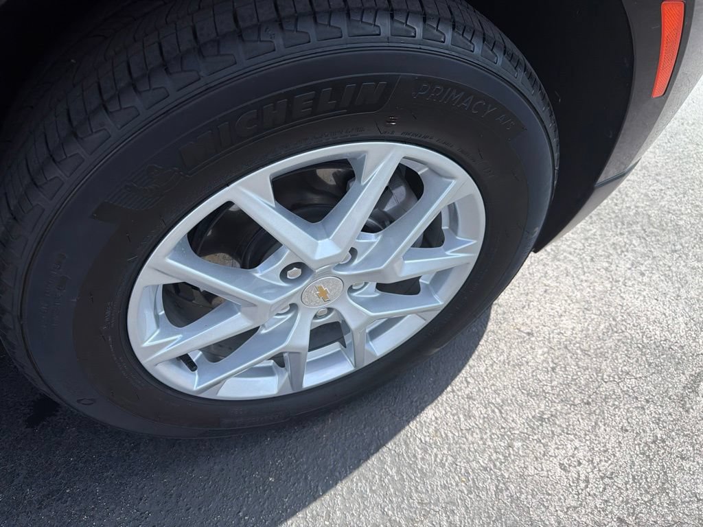 Used 2024 Chevrolet Equinox LT w/ LPO, Floor Liner Package FWD image 4