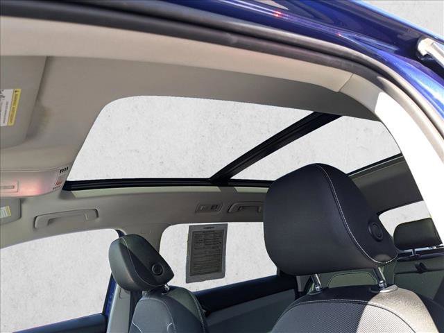 Used 2023 Volkswagen Taos SE w/ Panoramic Sunroof Package image 16