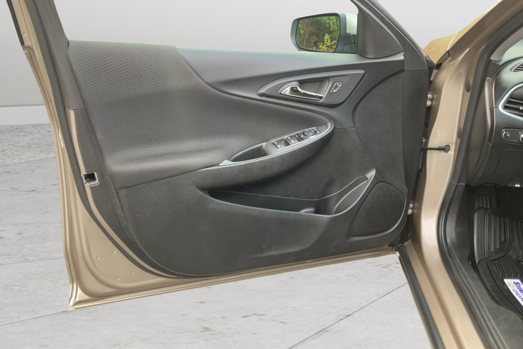 Used 2024 Chevrolet Malibu LT FWD image 11