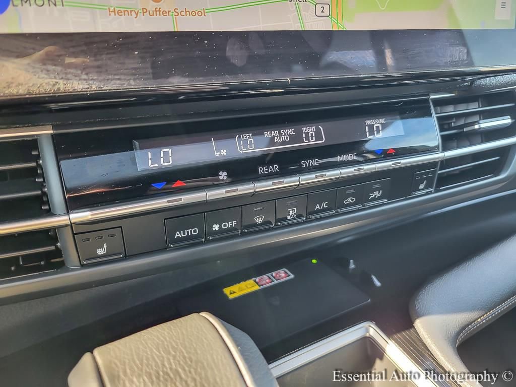 Used 2025 Toyota Sienna XLE Woodland Edition image 17