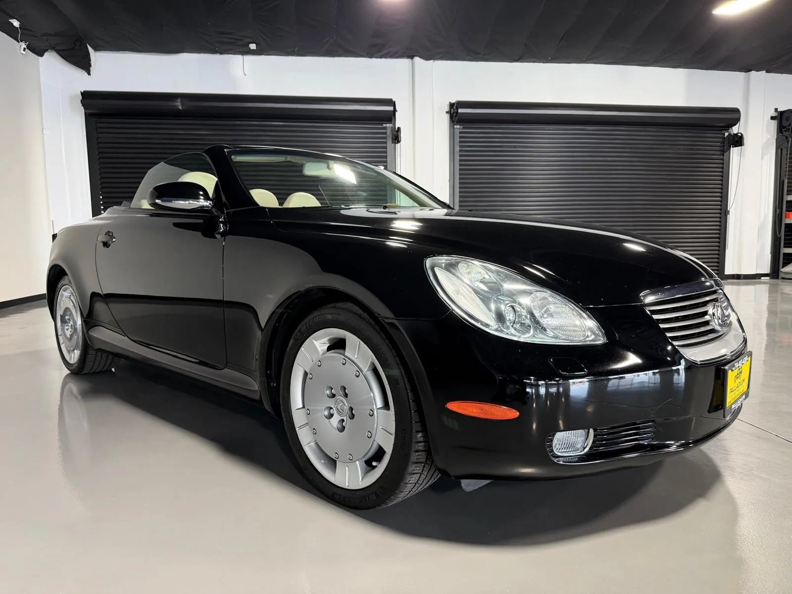 Used 2004 Lexus SC 430 Convertible RWD image 3