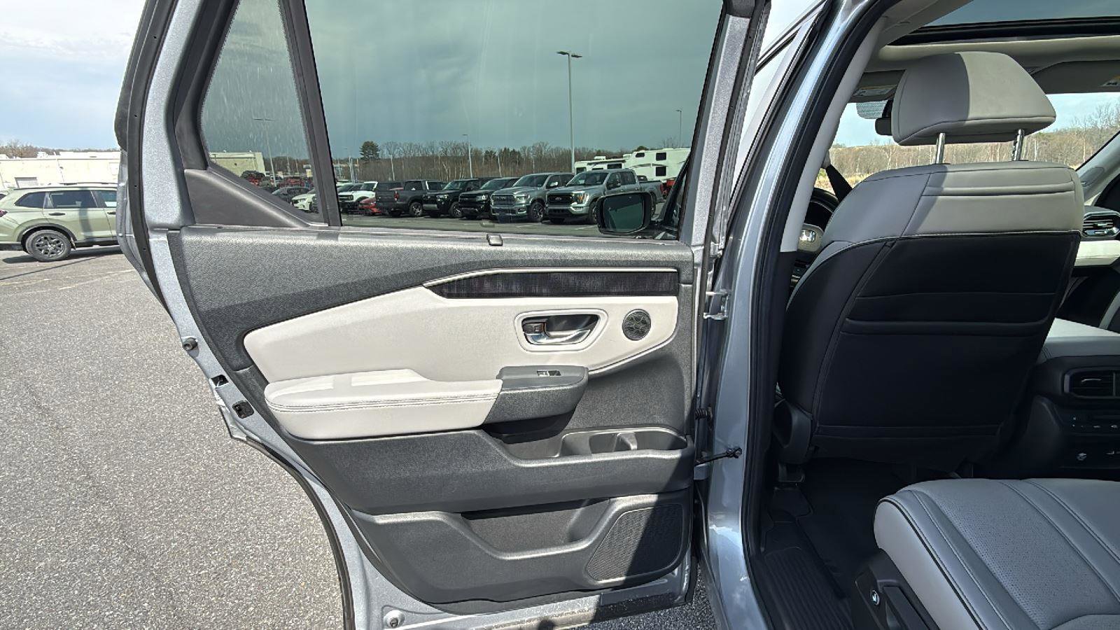 Used 2023 Honda Pilot Elite image 23