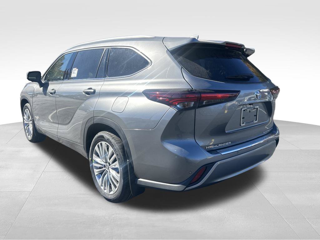 New 2026 Toyota Highlander Platinum AWD/4WD image 3
