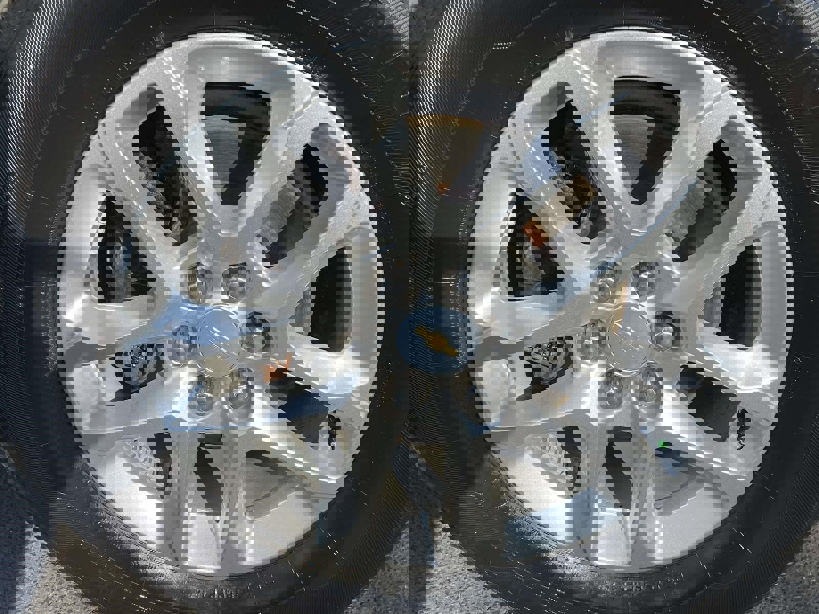 Used 2021 Chevrolet Traverse LS FWD image 9