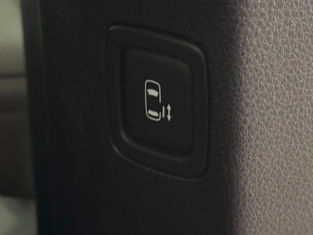 Used 2024 Kia Carnival SX Prestige image 33