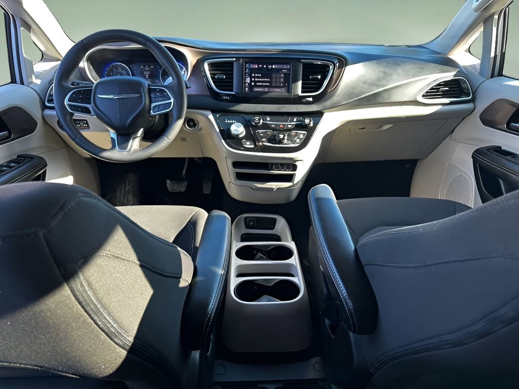 Used 2023 Chrysler Voyager LX image 20