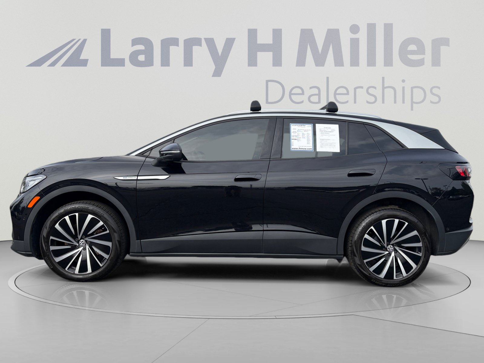 Used 2023 Volkswagen ID.4 Pro S Plus AWD/4WD image 2