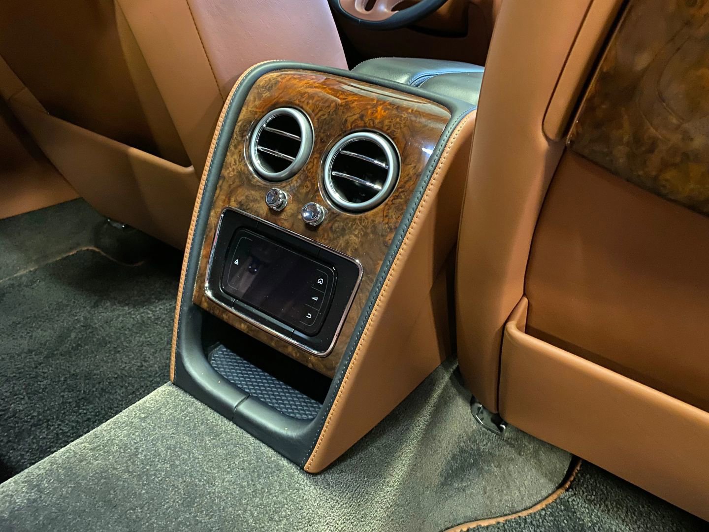 Used 2015 Bentley Flying Spur V8 AWD/4WD image 35