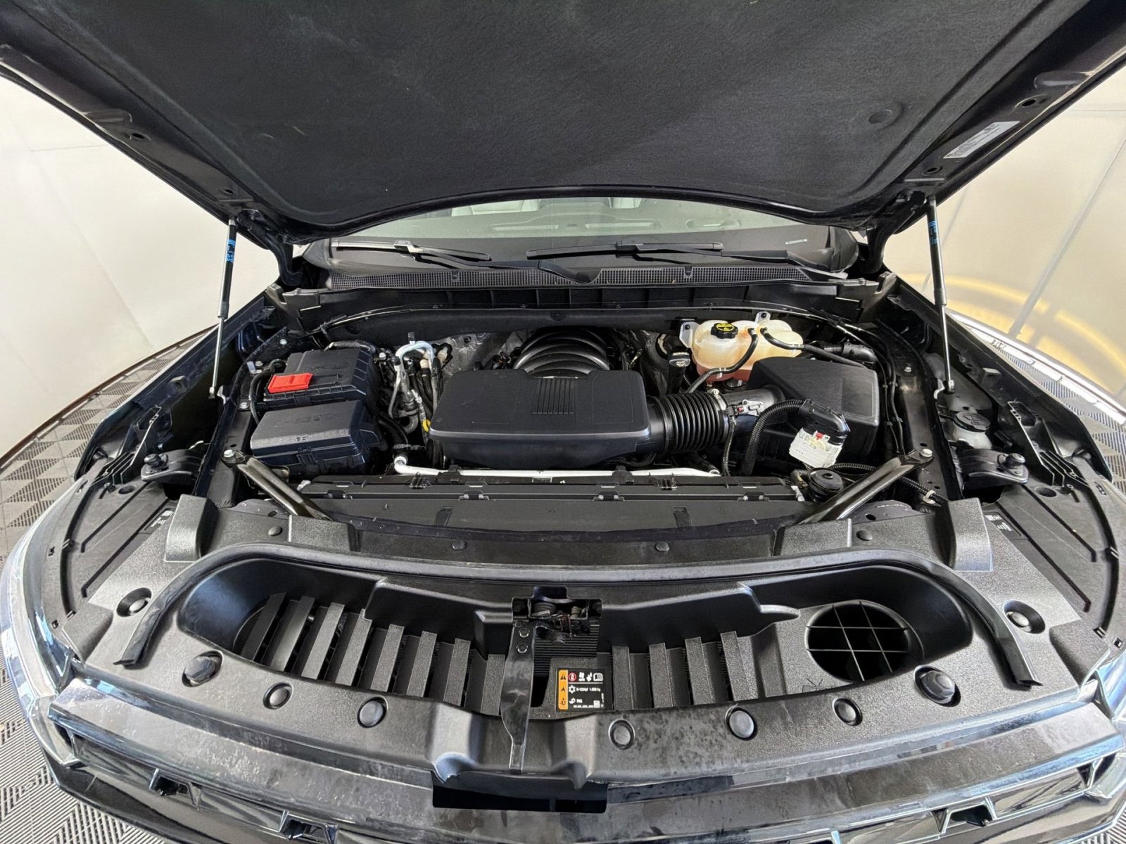 Used 2024 Chevrolet Suburban Z71 w/ Off-Road Capability Package image 28