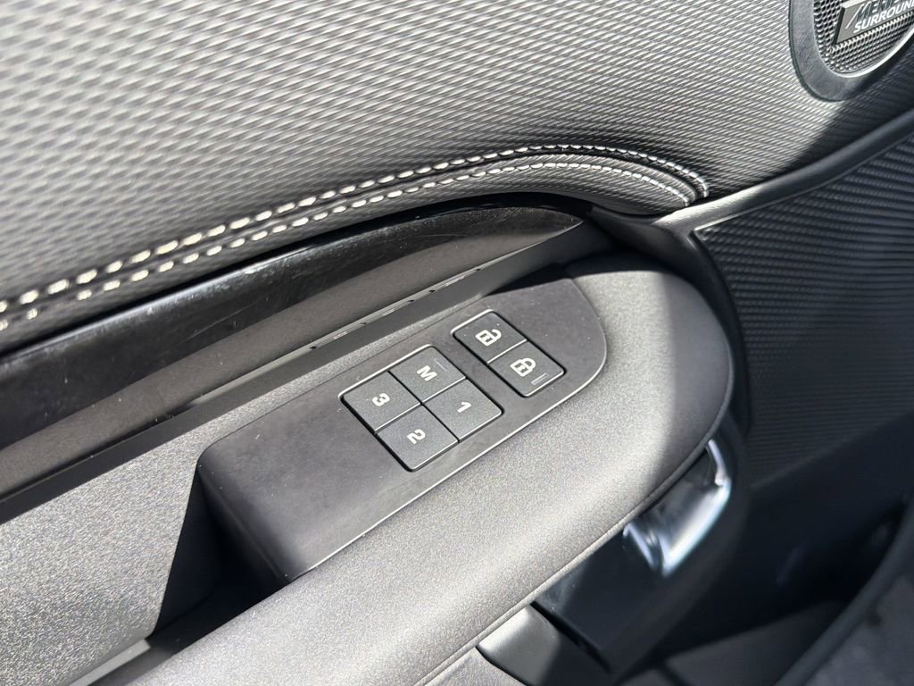 Used 2021 Land Rover Discovery HSE R-Dynamic image 31