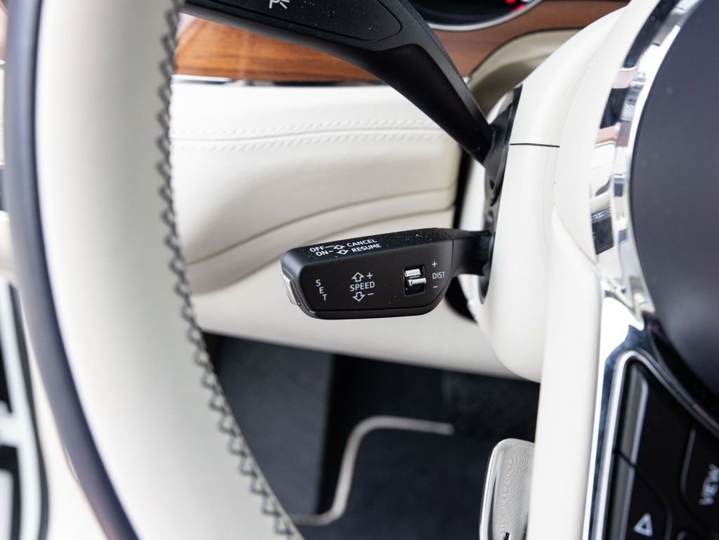 Used 2024 Bentley Bentayga image 42