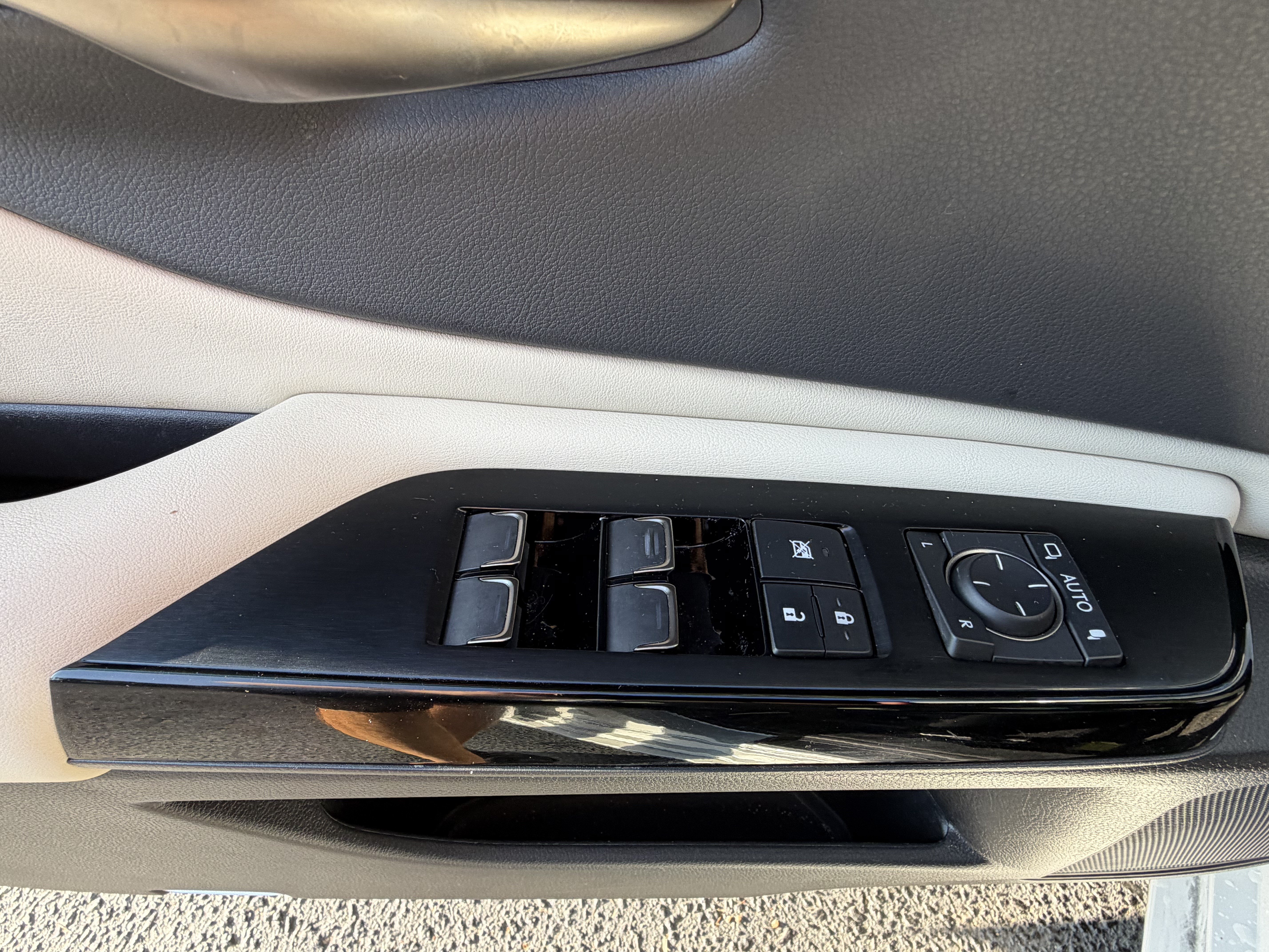 Used 2023 Lexus ES 300h w/ Premium Package FWD image 14