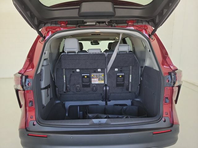 Used 2024 Toyota Sienna XLE FWD image 10