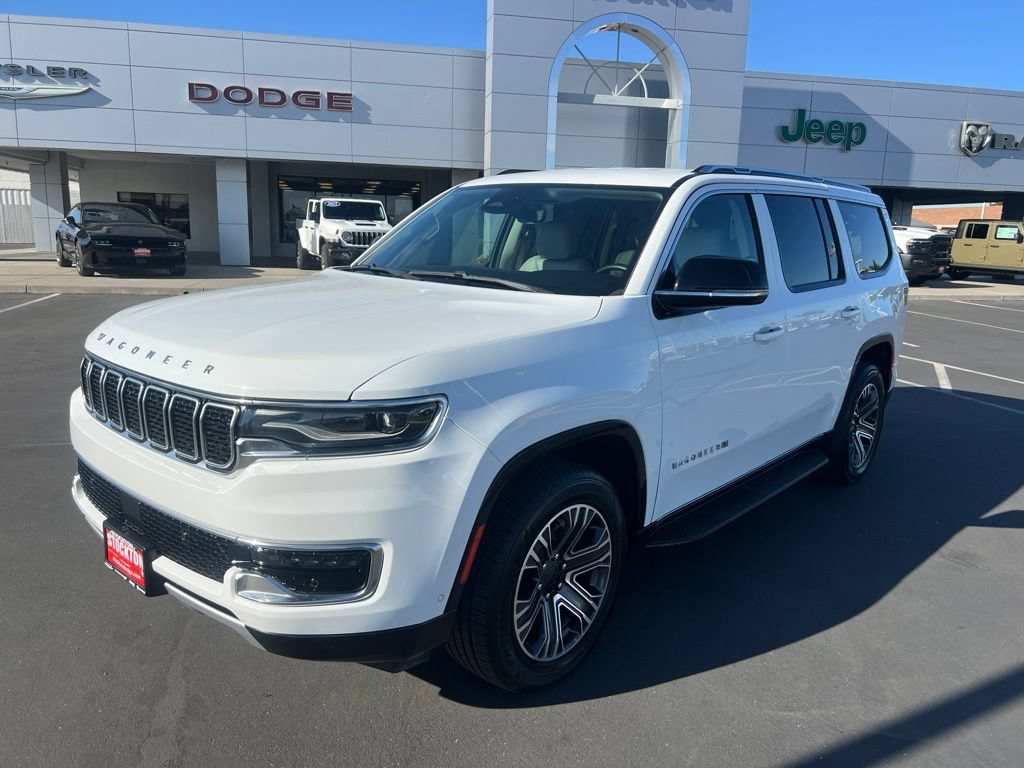 Used 2024 Jeep Wagoneer Series II w/ Flexible Seating Group RWD image 5