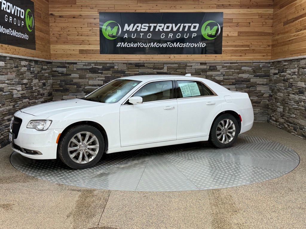 Used 2017 Chrysler 300 Limited w/ 300 Premium Group image 6