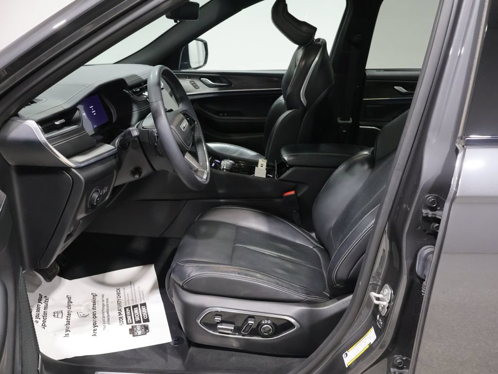 Used 2023 Jeep Grand Cherokee L Overland w/ Luxury Tech Group IV AWD/4WD image 12
