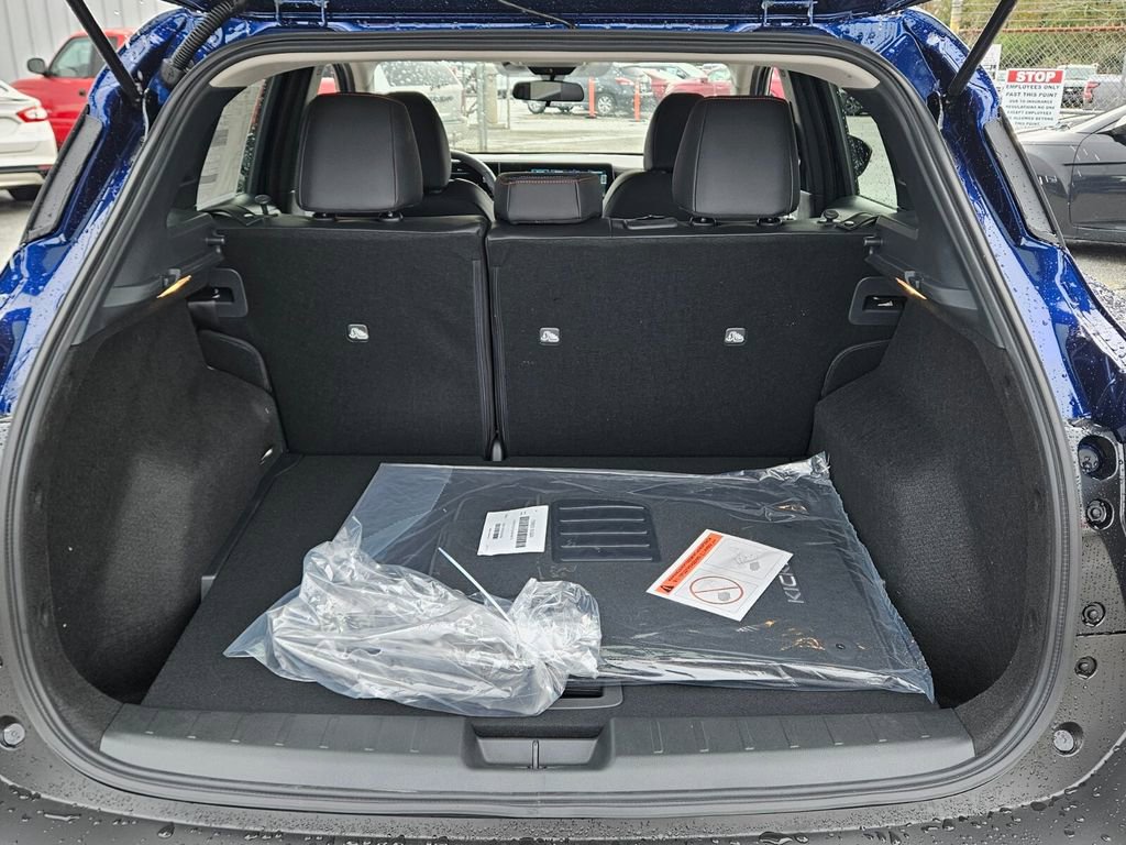 New 2026 Nissan Kicks SR image 11