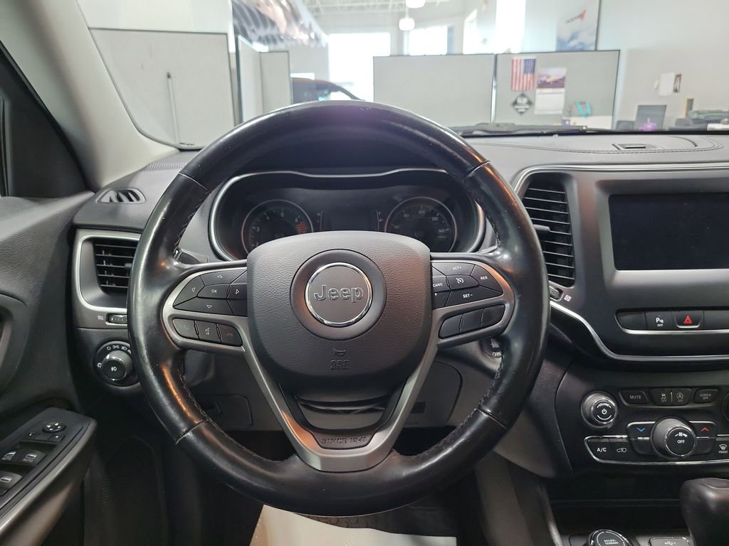 Used 2020 Jeep Cherokee Latitude Plus w/ Cold Weather Group AWD/4WD image 29