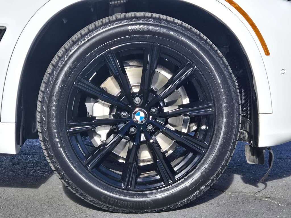 Used 2023 BMW X5 xDrive40i w/ M Sport Package image 11