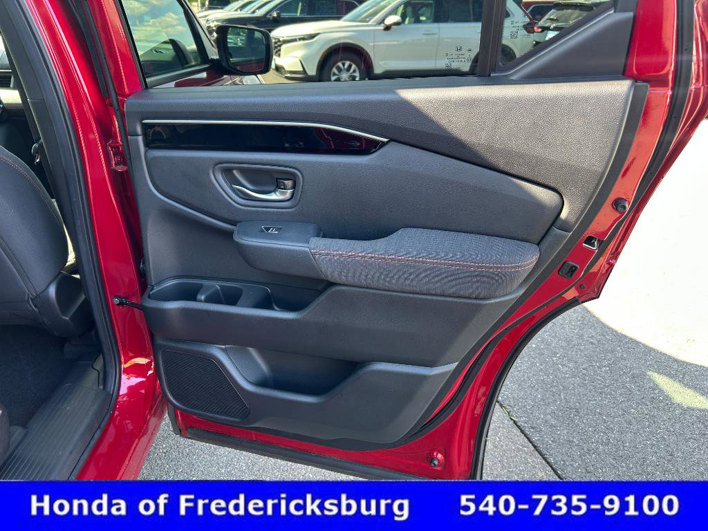 Used 2025 Honda Pilot Sport image 14