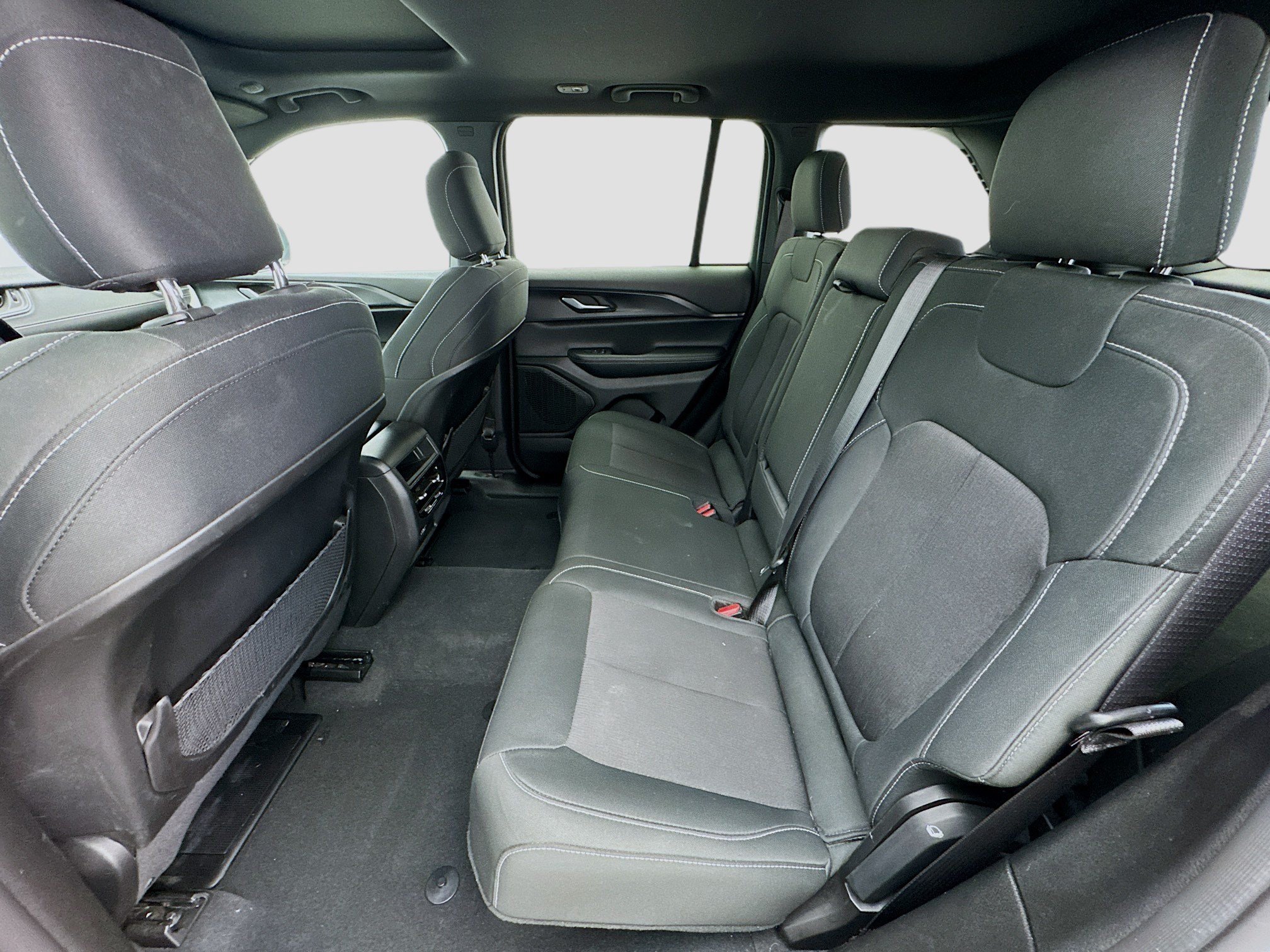 Used 2024 Jeep Grand Cherokee Laredo X RWD image 16