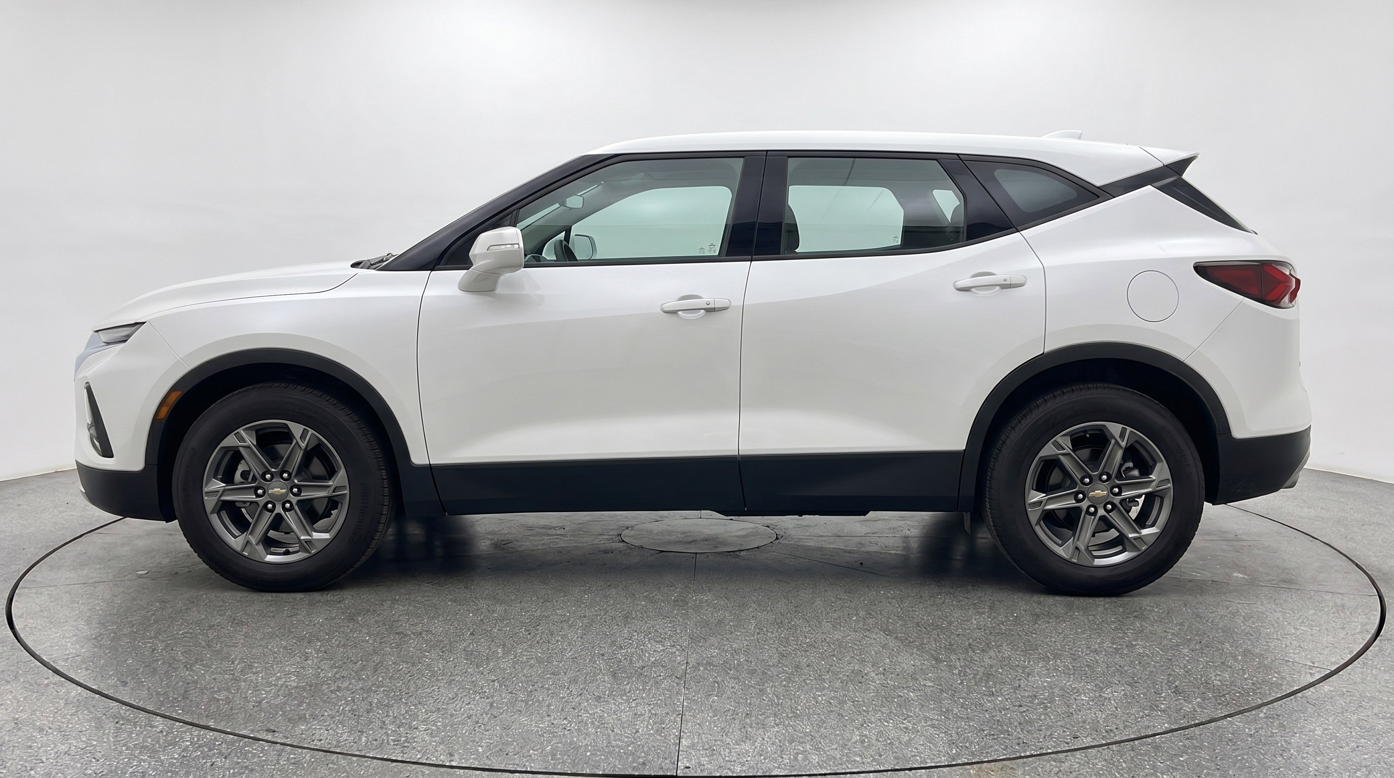 Used 2025 Chevrolet Blazer LT FWD image 5