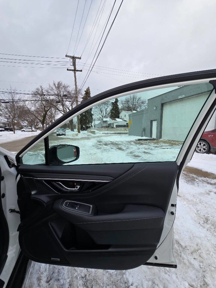 Used 2025 Subaru Outback Limited image 32