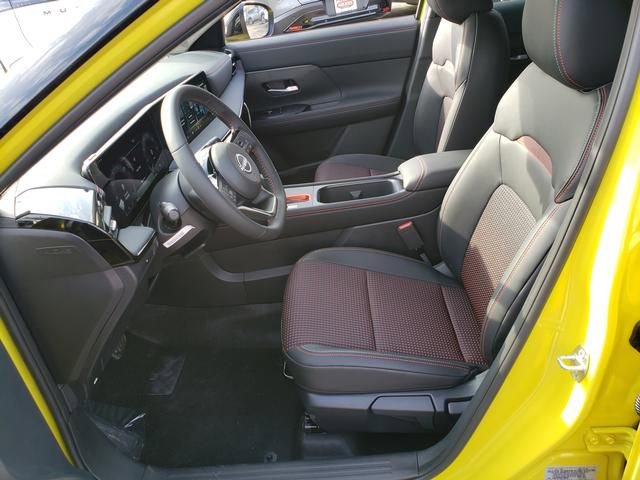 New 2026 Nissan Kicks SR w/ Cold Weather Package image 11