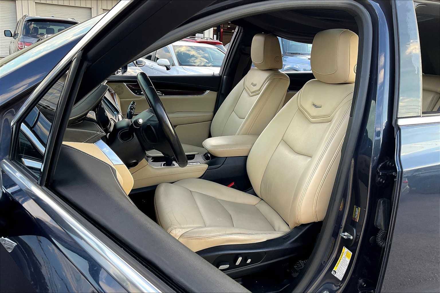 Used 2018 Cadillac XT5 Luxury w/ Driver Awareness Package image 13