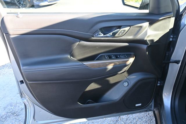 Used 2023 GMC Acadia SLE w/ Driver Convenience Package image 10