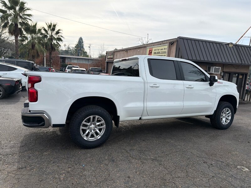 Used 2022 Chevrolet Silverado 1500 LT w/ Z71 Off-Road Package AWD/4WD image 9