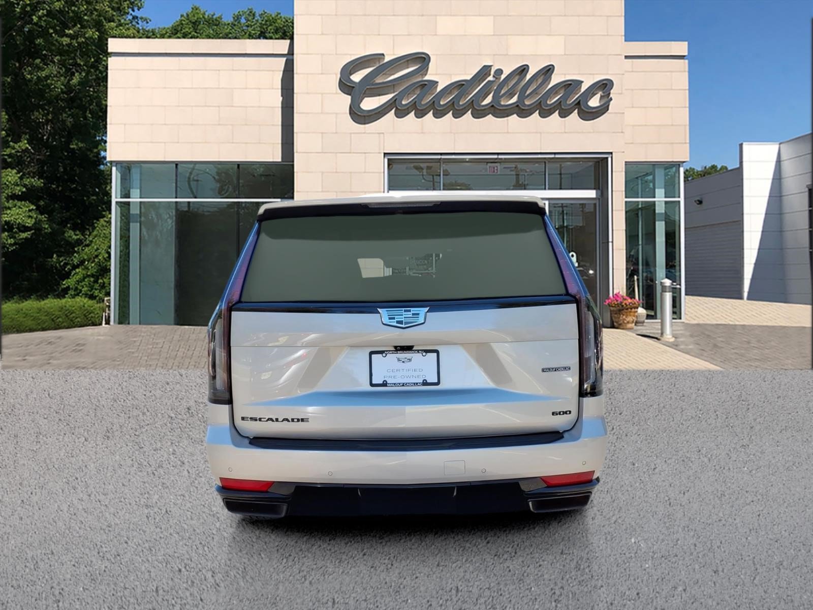 Certified 2024 Cadillac Escalade Sport Platinum w/ LPO, ONYX Package AWD/4WD image 4