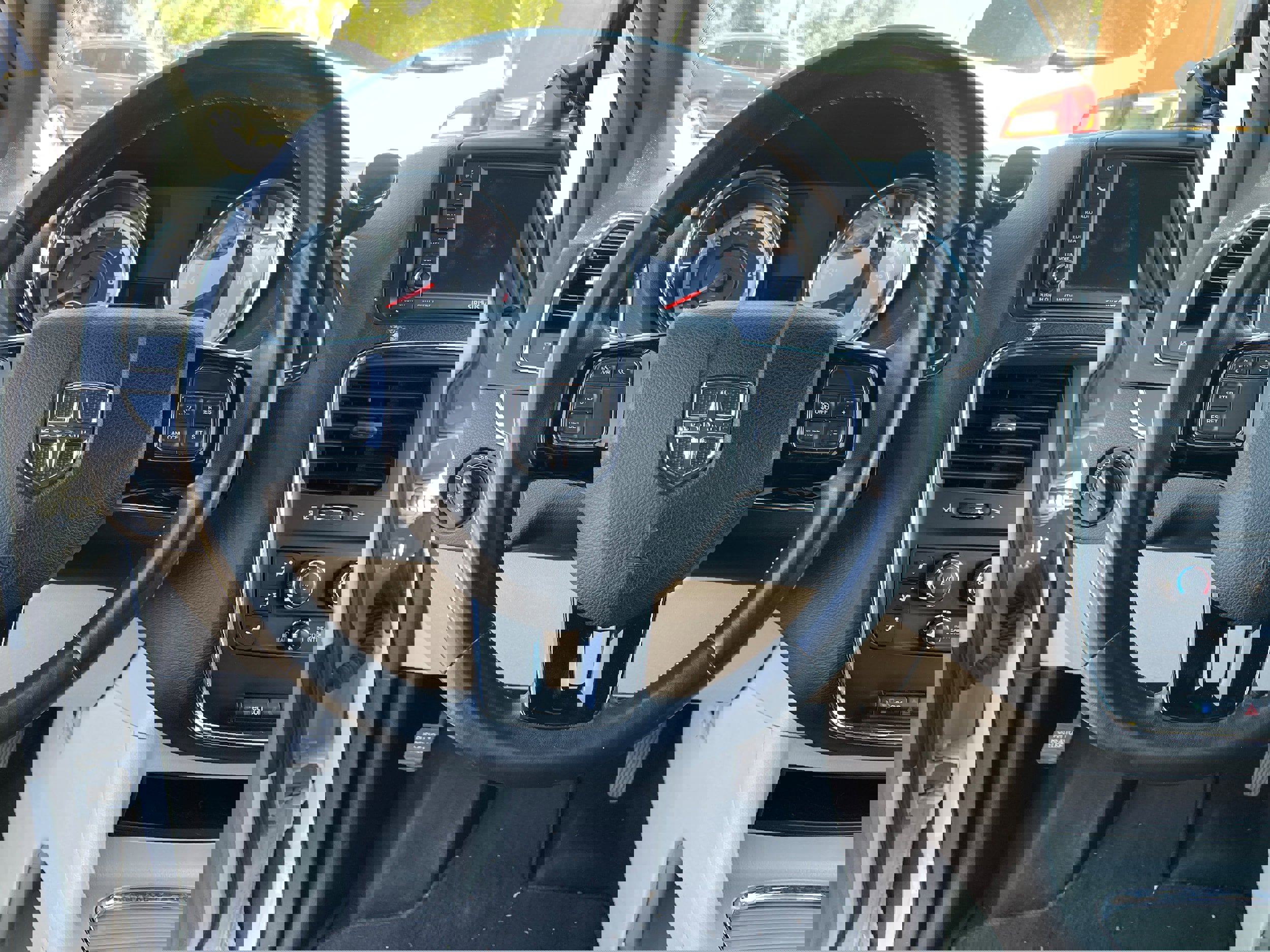 Used 2018 Dodge Grand Caravan SXT image 19