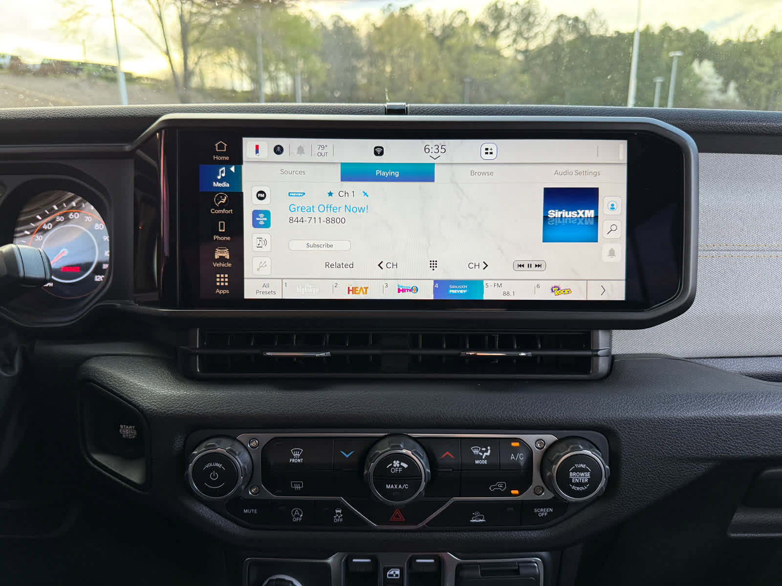 Used 2025 Jeep Gladiator Sport image 18