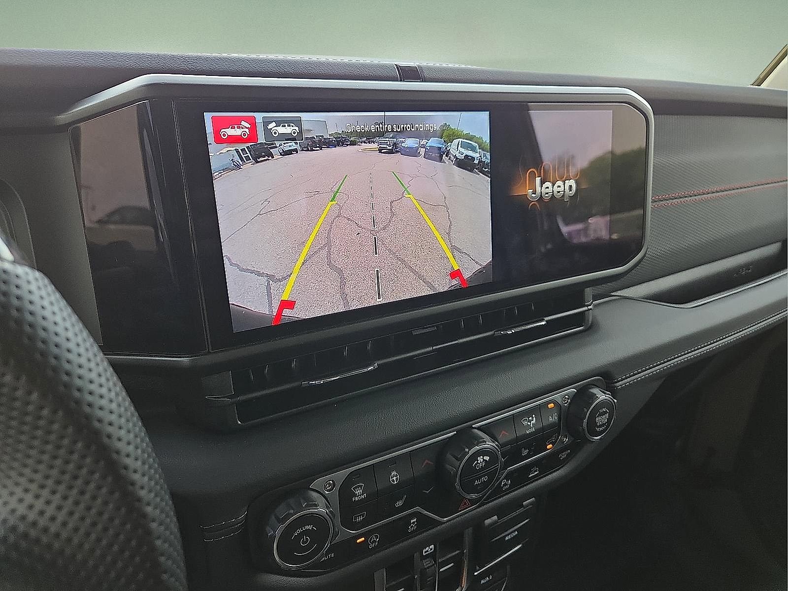 Used 2025 Jeep Wrangler Unlimited Rubicon AWD/4WD image 17