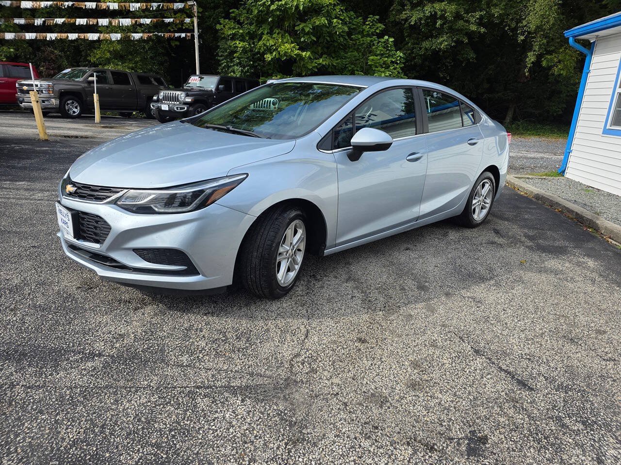 Used 2017 Chevrolet Cruze LT w/ Convenience Package FWD image 4