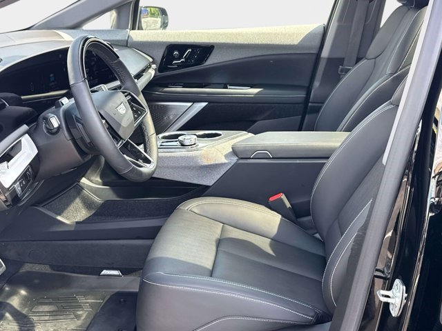 Certified 2025 Cadillac Optiq Luxury 2 w/ LPO, Floor Liner Package AWD/4WD image 25