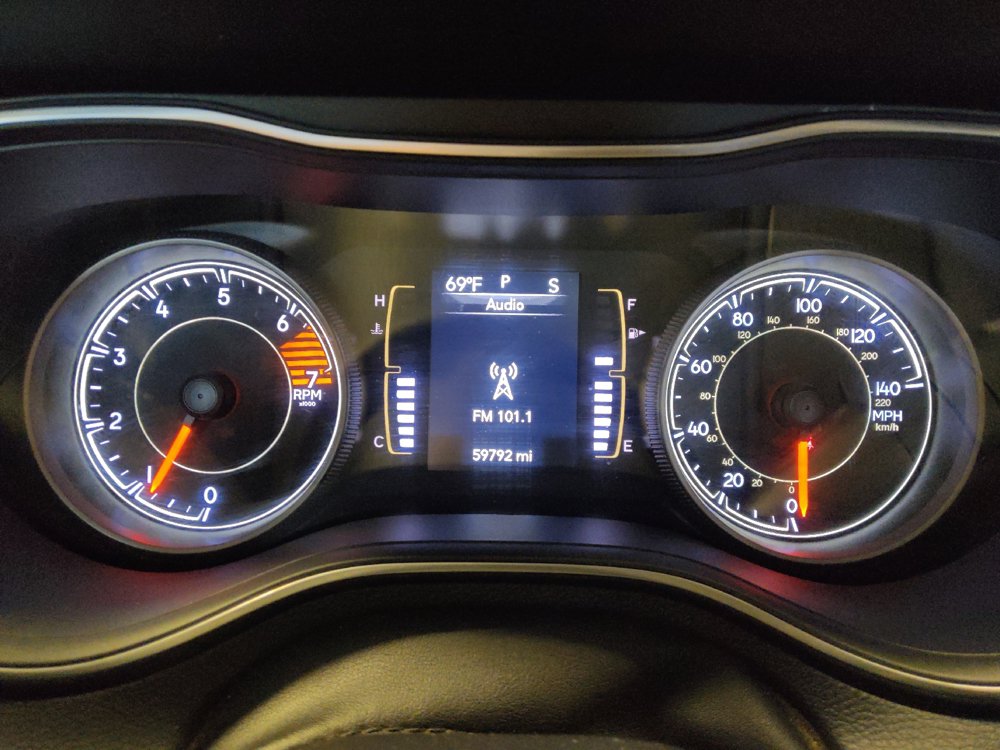 Used 2019 Jeep Cherokee Latitude Plus FWD image 23