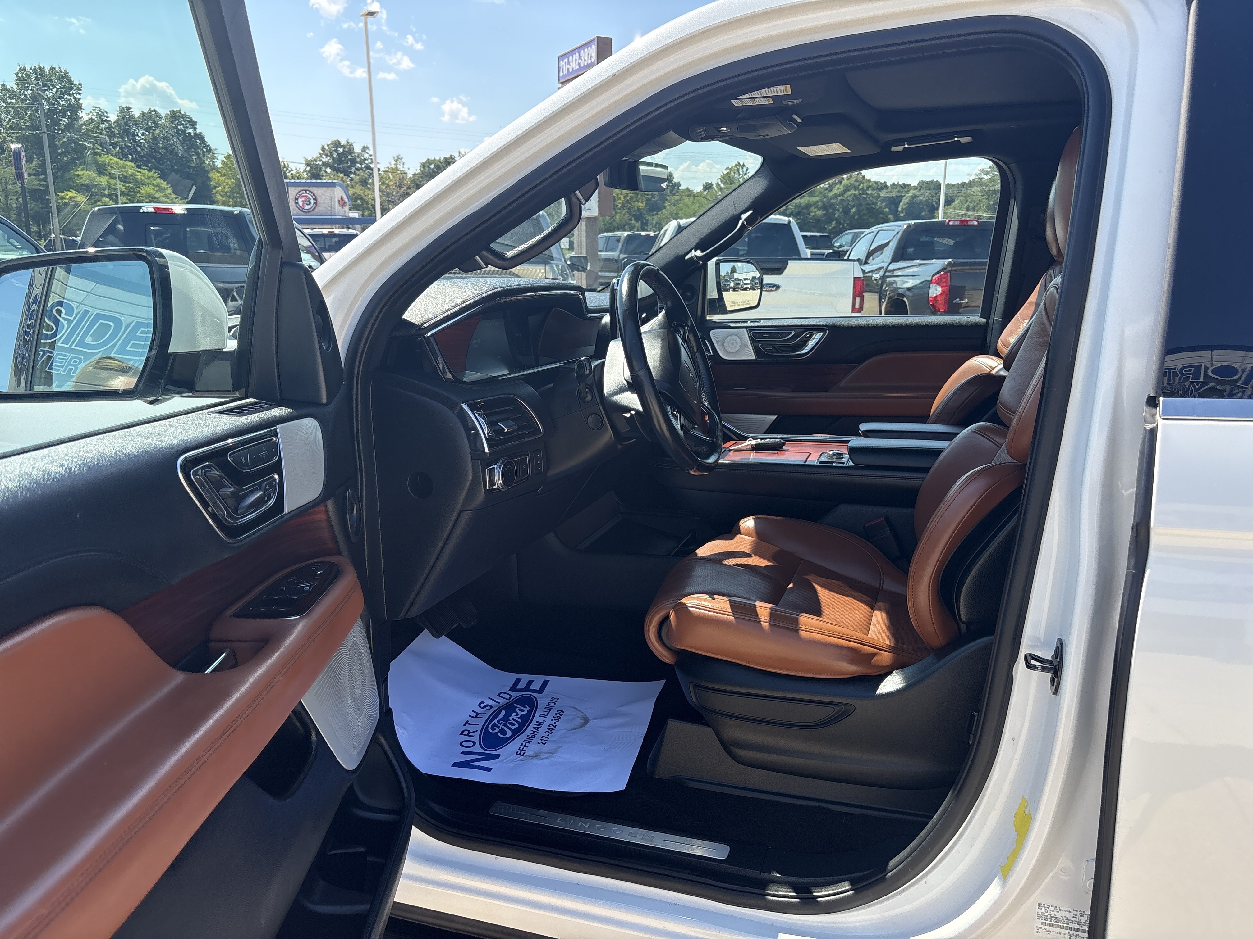 Used 2021 Lincoln Navigator Reserve AWD/4WD image 13