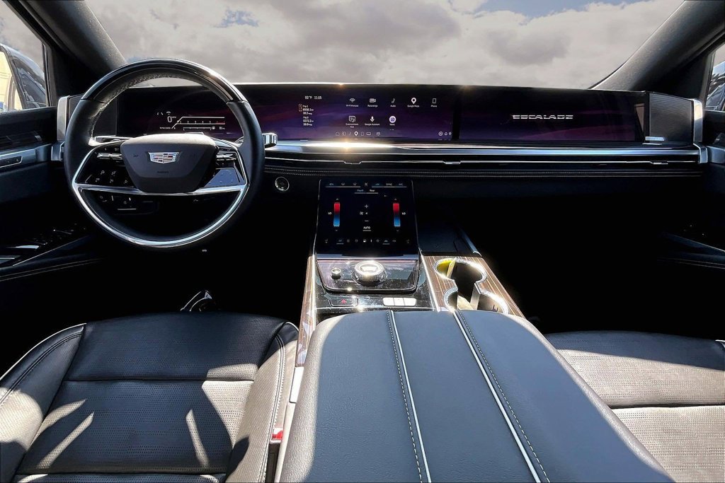 Certified 2026 Cadillac Escalade Luxury AWD/4WD image 7