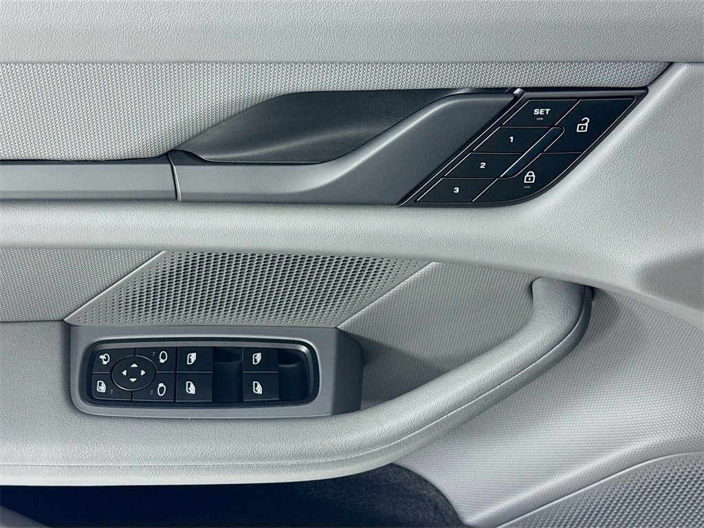 Certified 2022 Porsche Taycan 4 Cross Turismo image 11