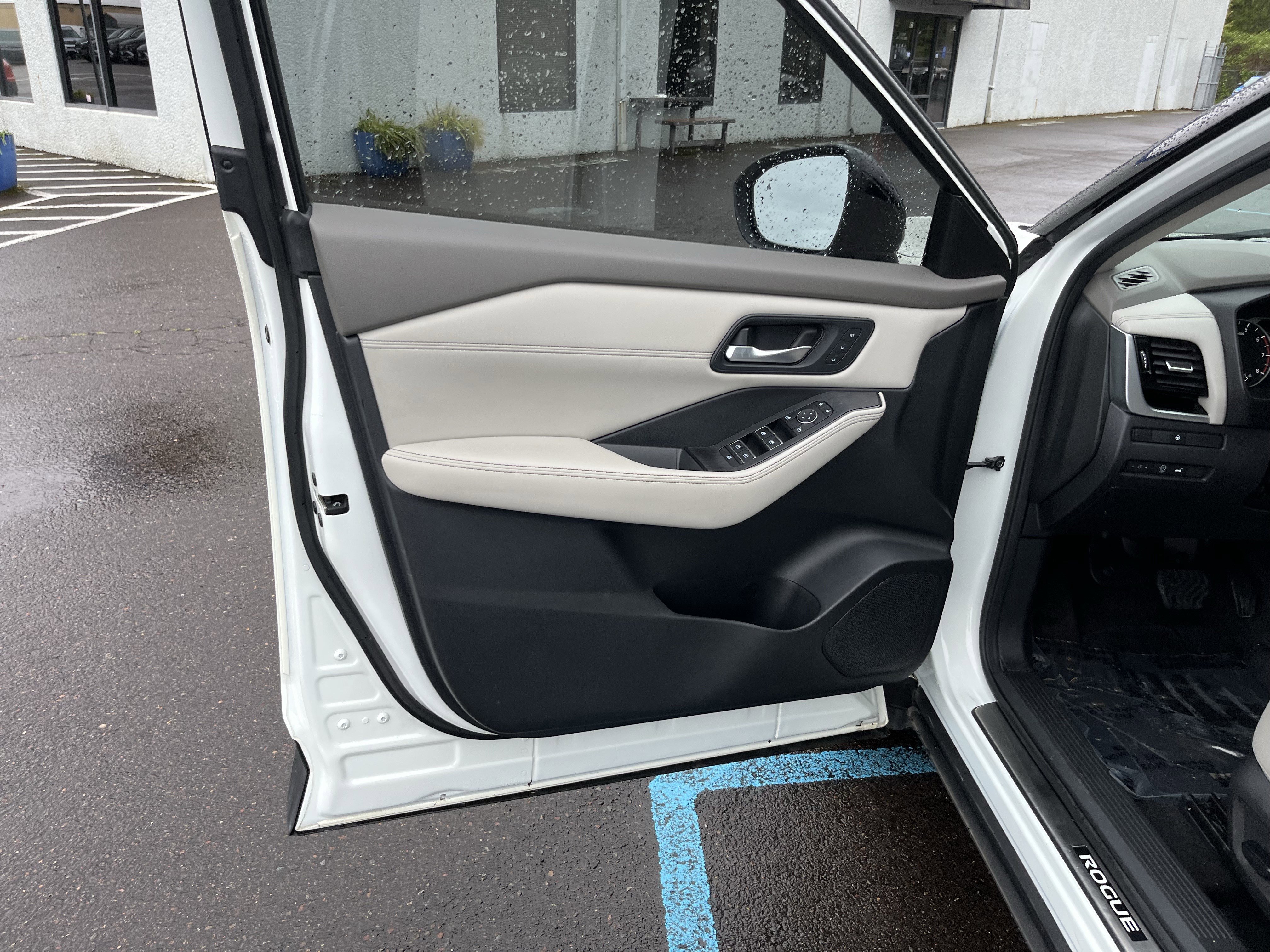 Used 2023 Nissan Rogue SL w/ SL Premium Package AWD/4WD image 15