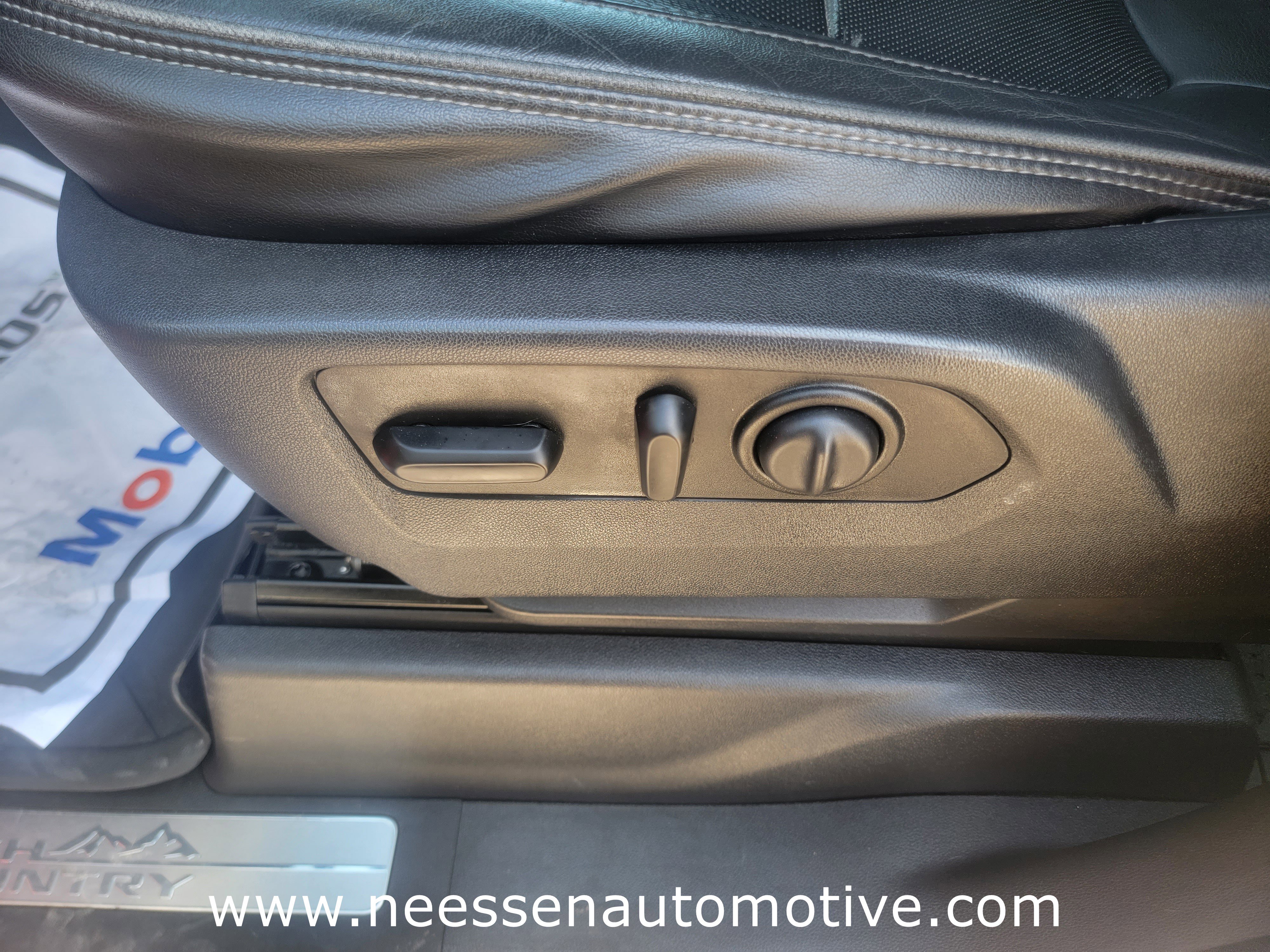 Used 2019 Chevrolet Silverado 1500 High Country w/ Technology Package image 15