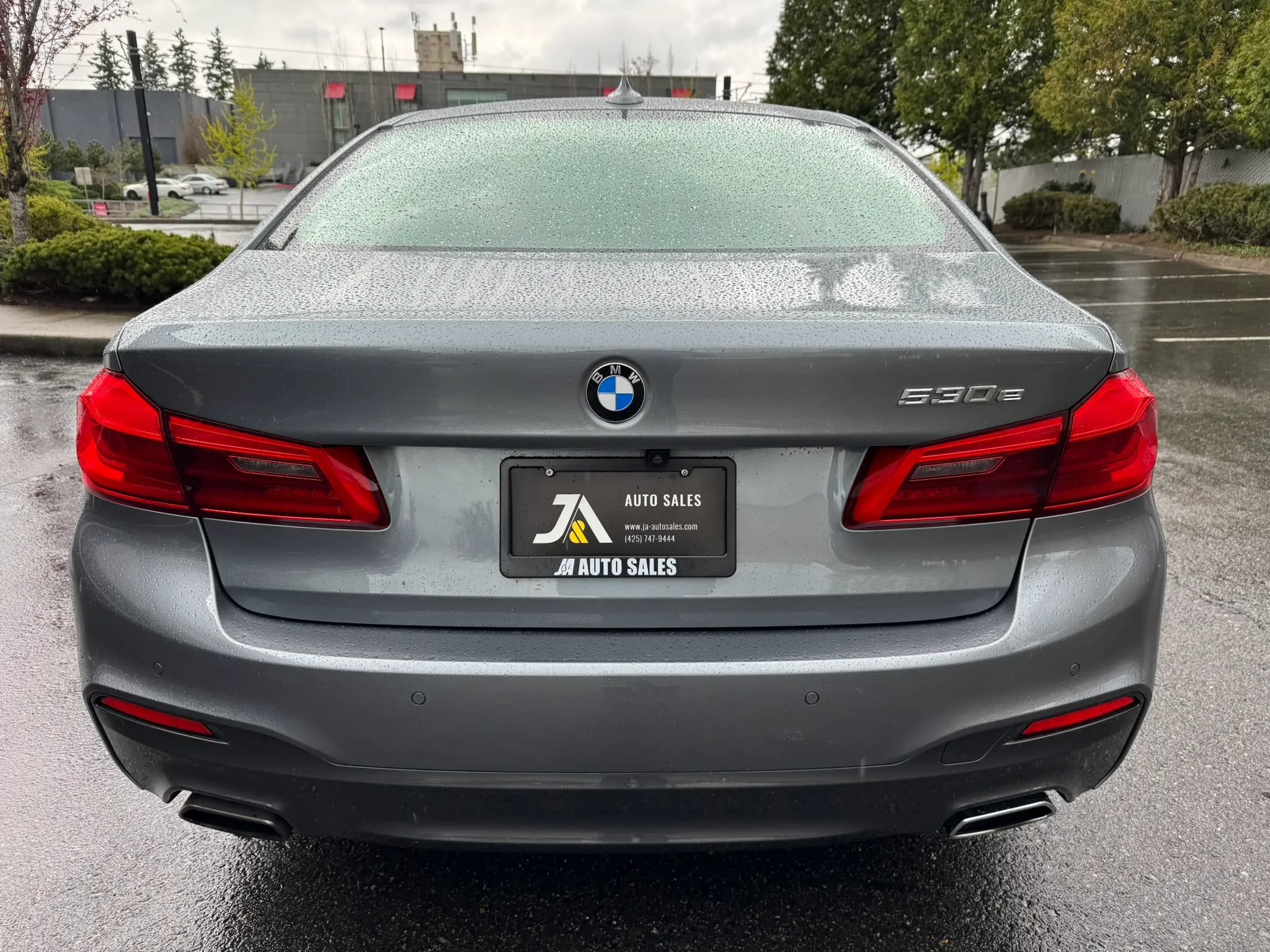 Used 2018 BMW 530e xDrive AWD/4WD image 9