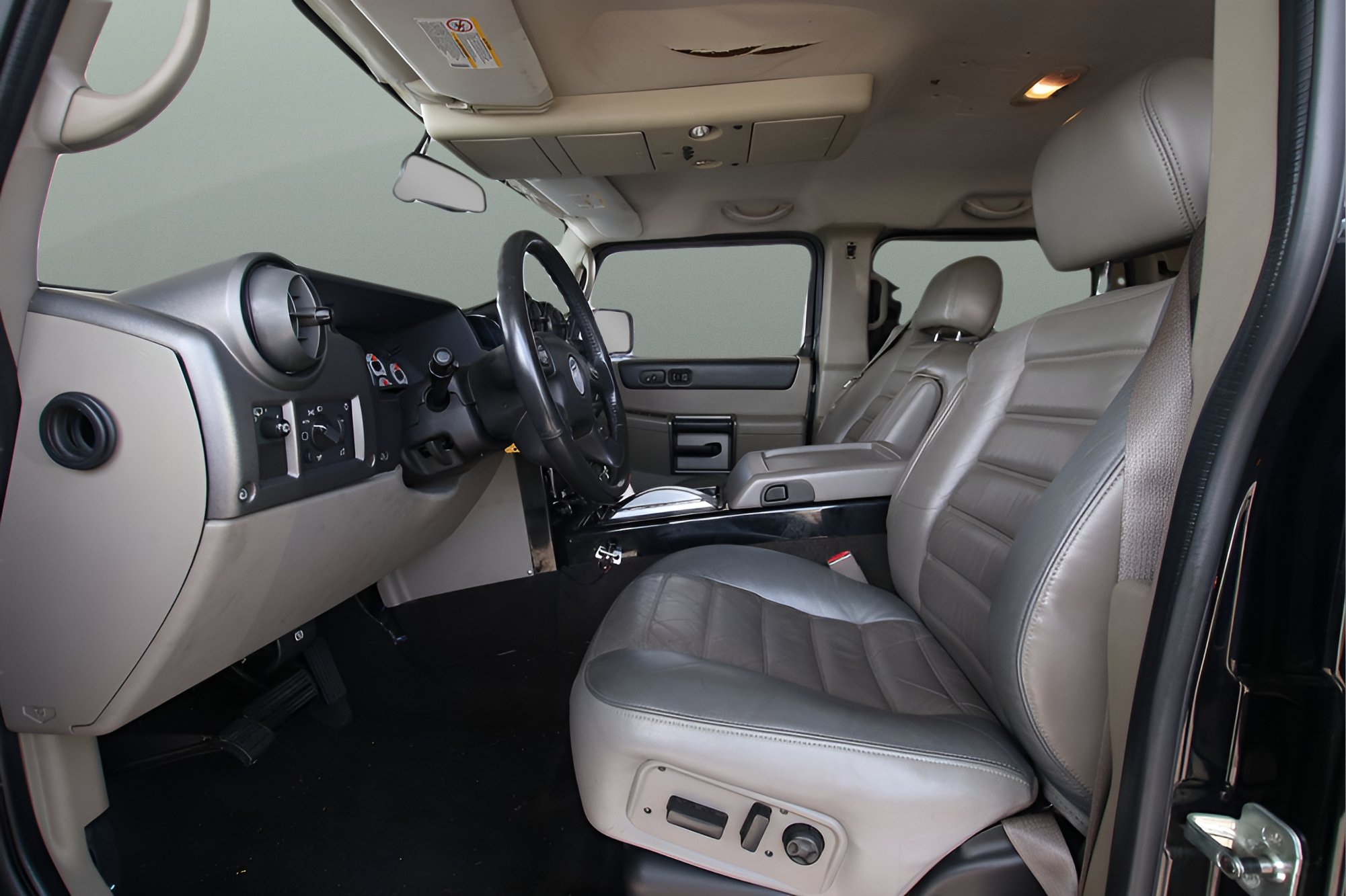 Used 2004 HUMMER H2 w/ Preferred Equipment Group AWD/4WD image 8