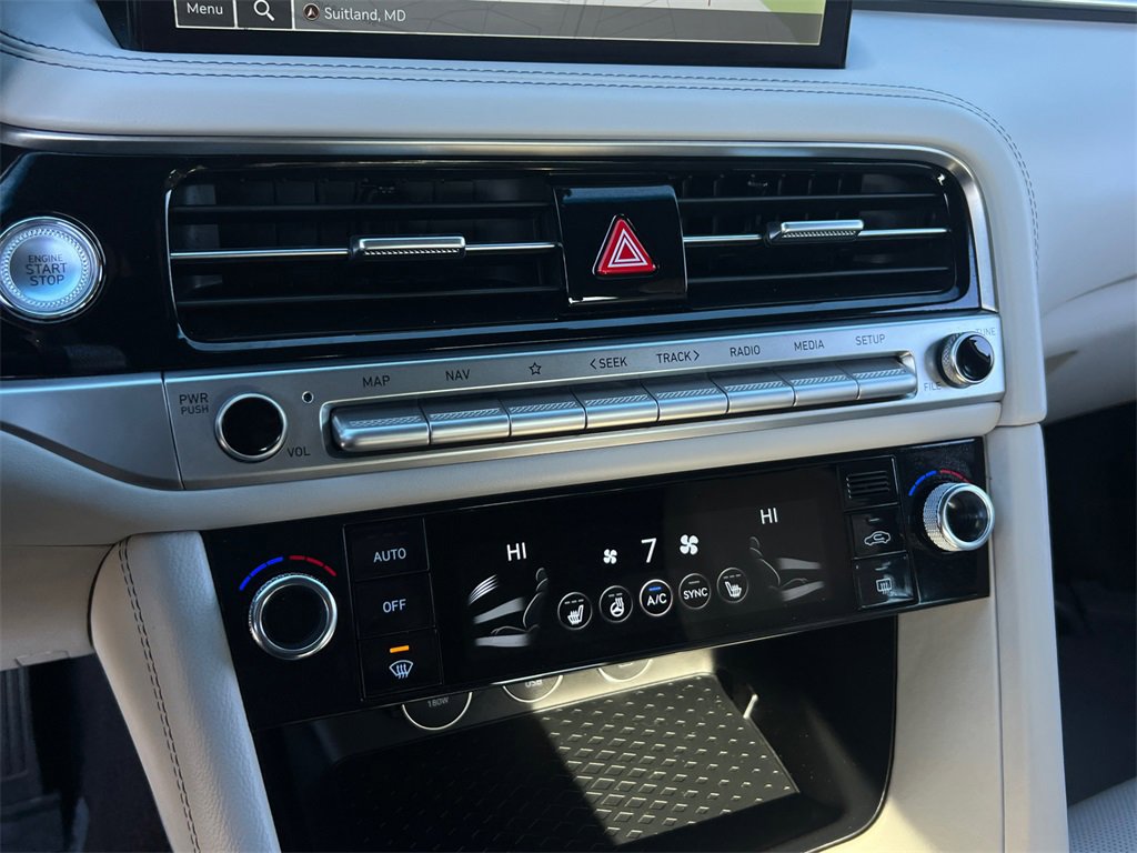 Used 2024 Genesis G70 2.5T image 24